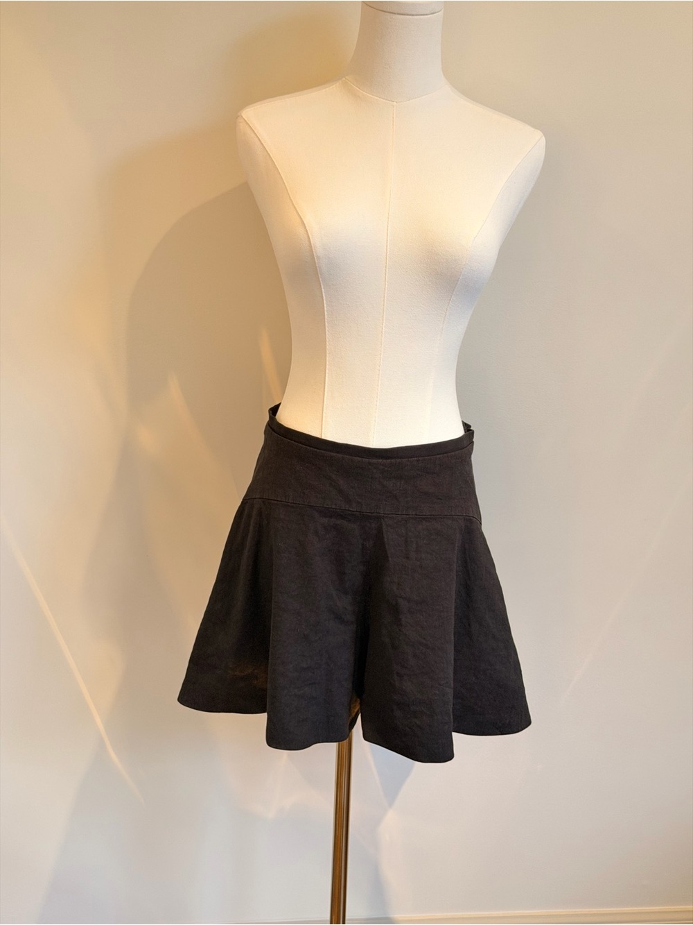 Vince Linen Black Flared Women’s Shorts